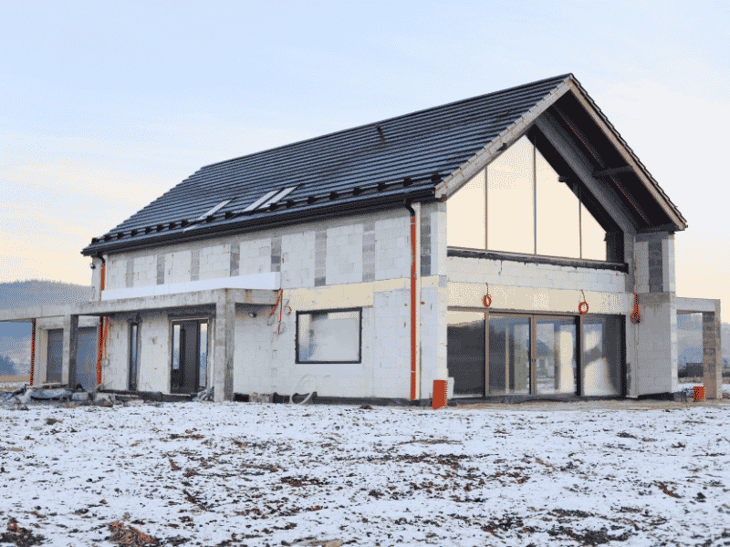 Construire en hiver en Belgique : est-ce vraiment une mauvaise idée ?